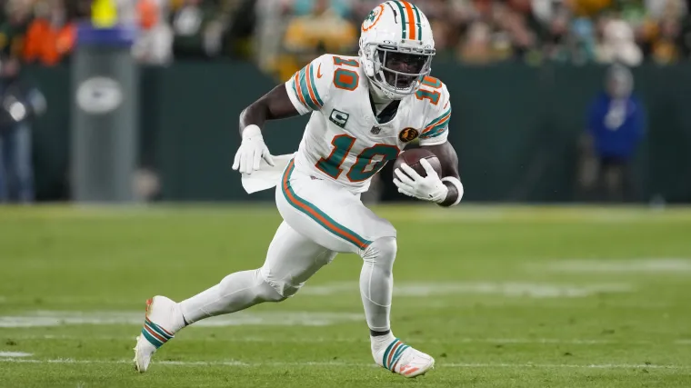 NFL execs and scouts rank Dolphins’ Tyreek Hill top 3 WR shortly after Randy Moss’ major shot