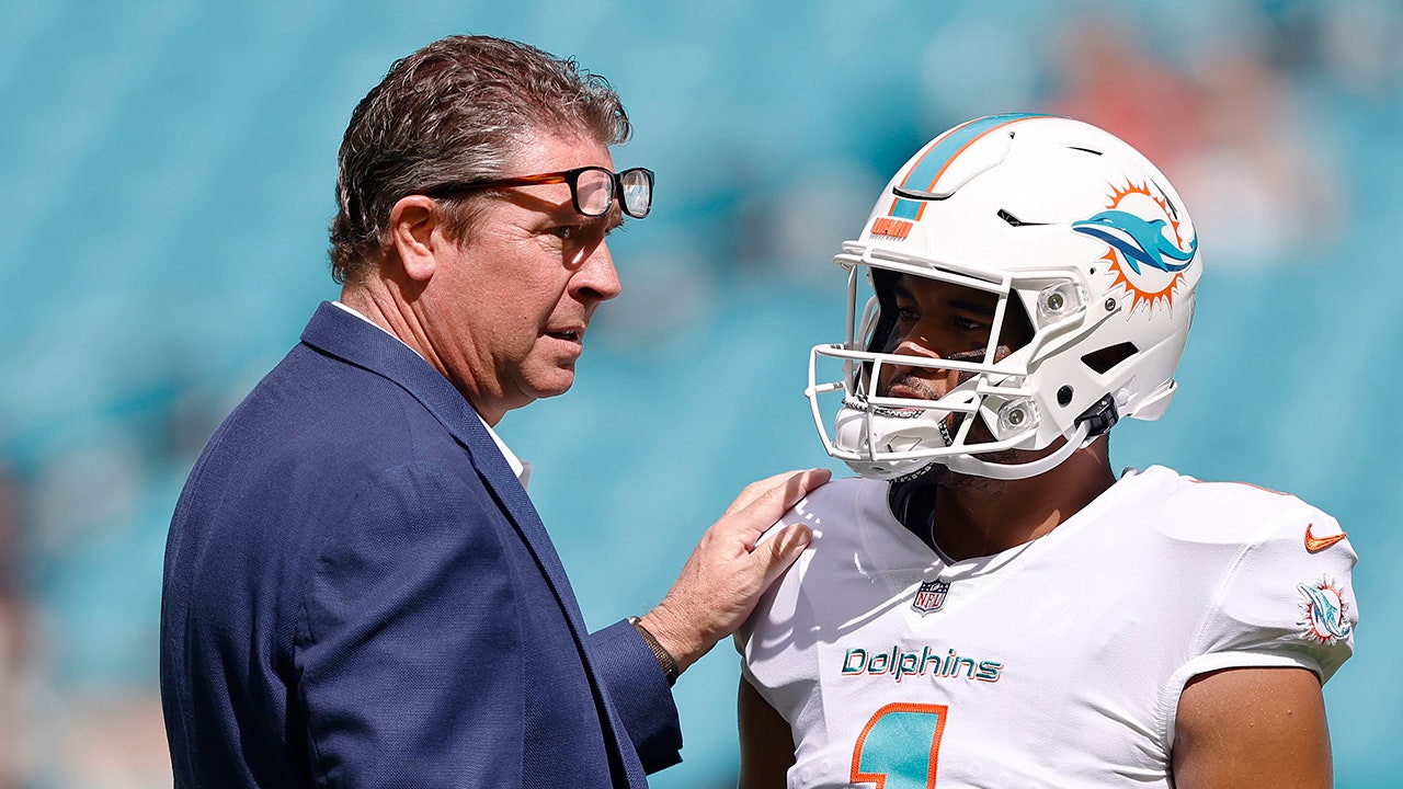Dolphins legend Dan Marino remains confident team can overcome 0-2 record despite dreadful playoff stat
