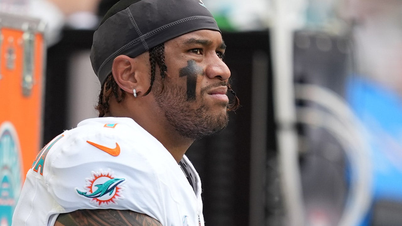 Tua Tagovailoa calls out Dolphins teammates after tough loss to Chargers